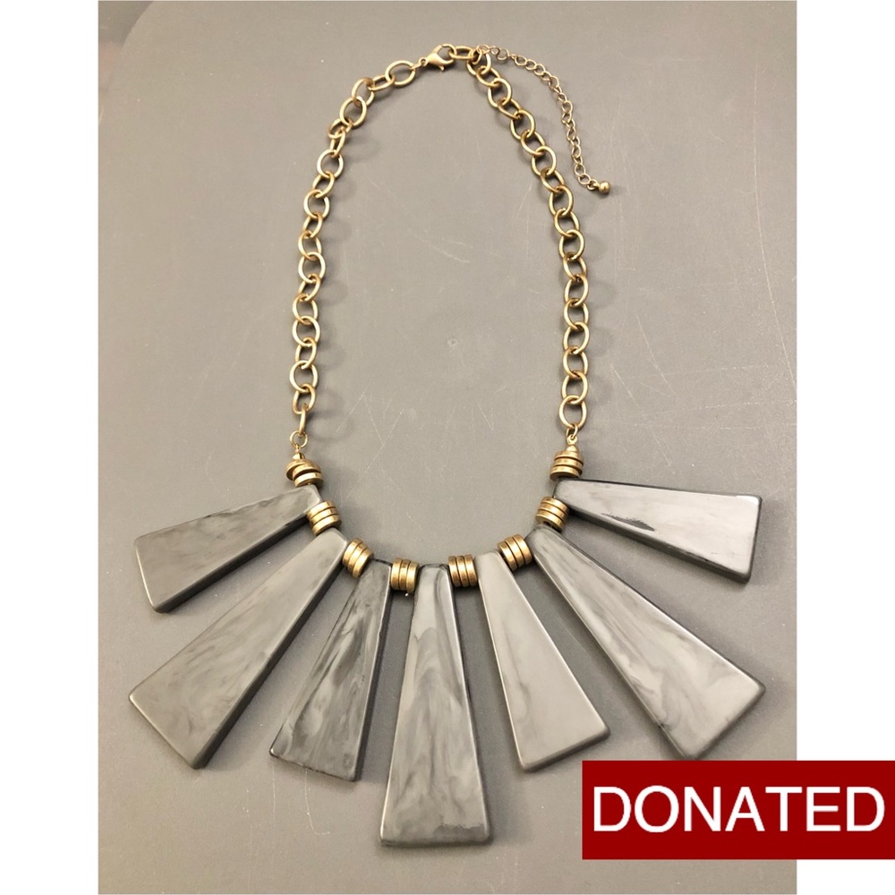 DONATED x 💜 2/$30 NWOT Statement Necklace